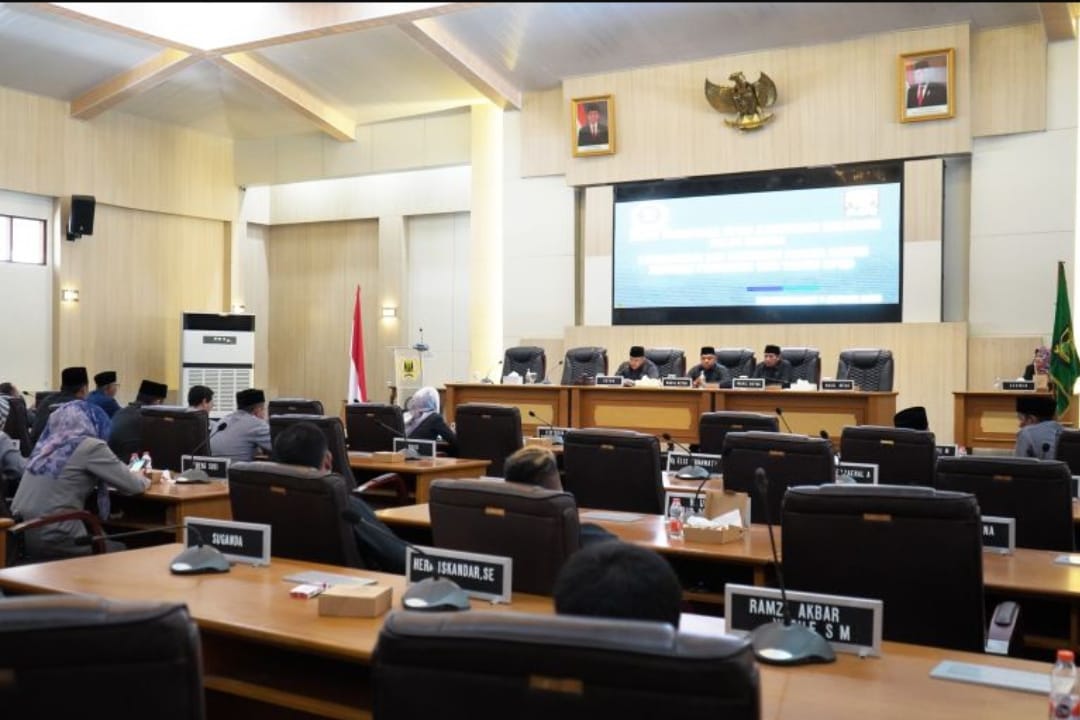 Suasana rapat paripurna dengan agenda pembentukan Pansus Perubahan Tatib DPRD Kabupaten Sukabumi, Senin (9/1/2023). | Foto: Istimewa