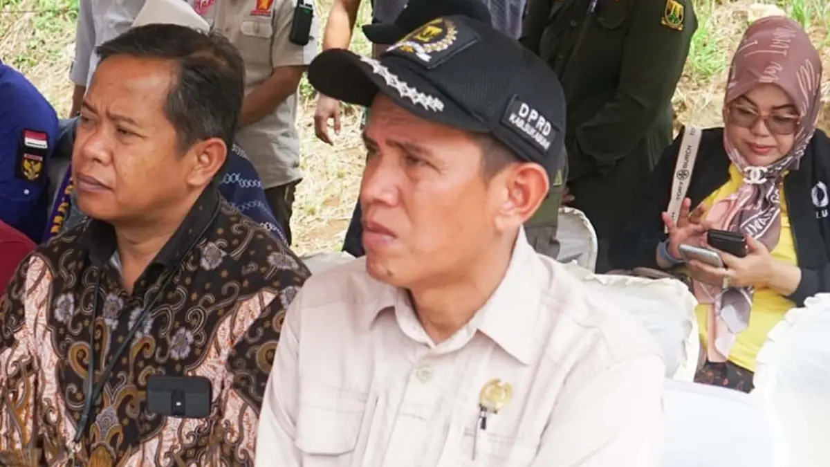 Anggota DPRD Kabupaten Sukabumi Muslihin saat menghadiri acara penutupan TMMD ke-117 di Desa Mekarjaya Kecamatan Jampangkulon. (Sumber : Diskominfo Kab. Sukabumi)